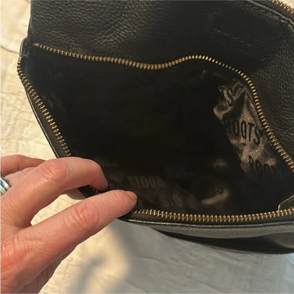 ROOTS black pebbled leather & canvas crossbody bag purse multiple pockets lined - Picture 8 of 15